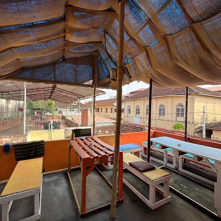 B Hostel Fort Kochi Bagian luar foto